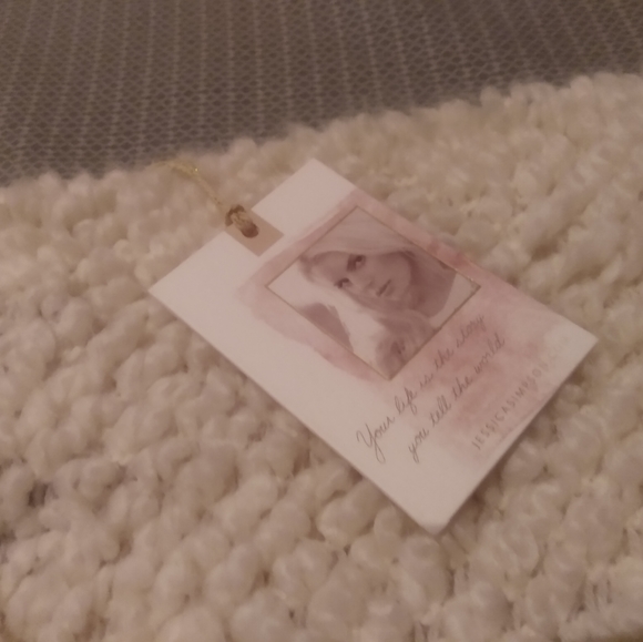 Jessica Simpson Infinity Scarf/Shaw - Picture 4 of 4